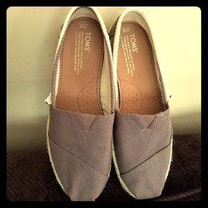TOMS womens flats size 8 Dk Grey Stripe Canvas